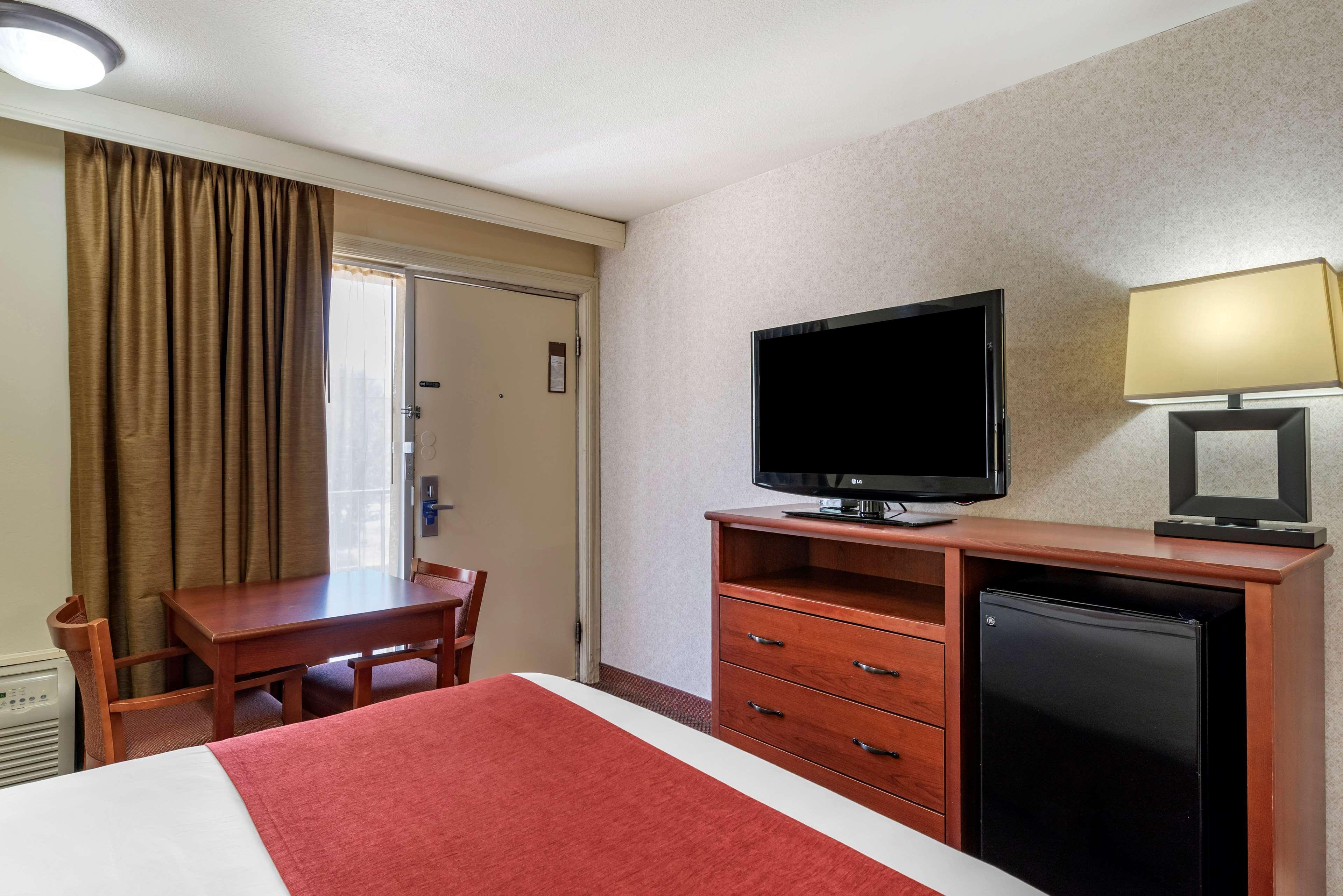 Best Western Sherwood Inn Clarksville Buitenkant foto